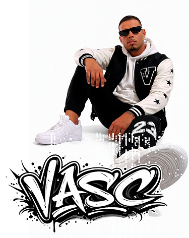 DJ Vasc (música eletrônica em São Paulo) em ensaio de estúdio usando jaqueta preta e óculos escuros, com visual urbano.